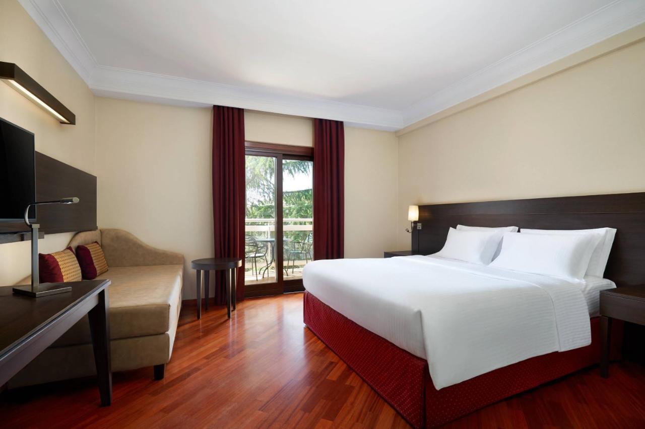 Courtyard By Marriott Rome Central Park Exteriör bild