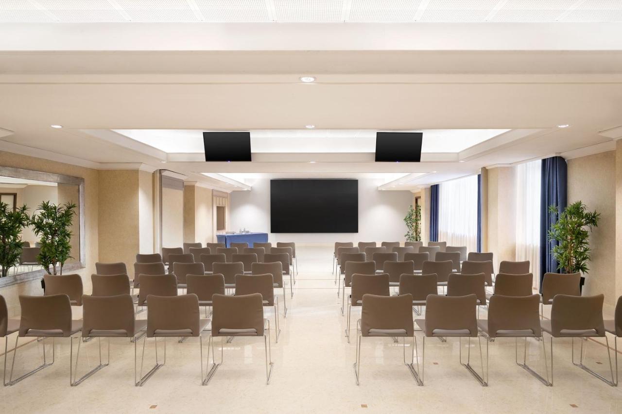 Courtyard By Marriott Rome Central Park Exteriör bild