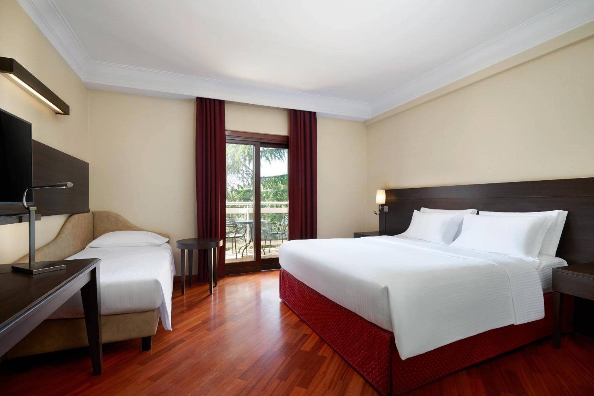 Courtyard By Marriott Rome Central Park Exteriör bild