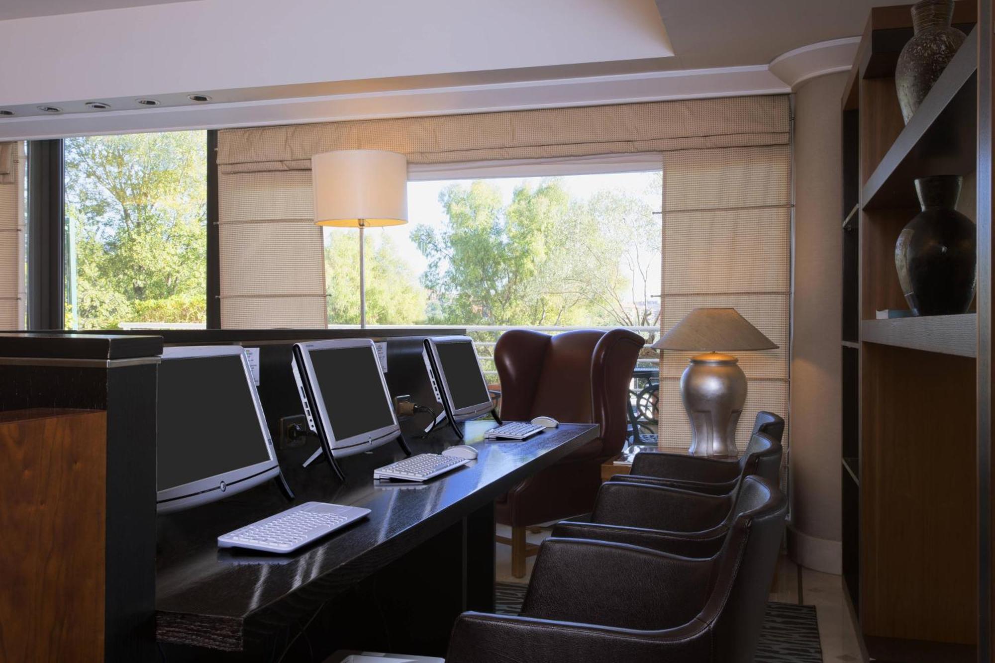 Courtyard By Marriott Rome Central Park Exteriör bild