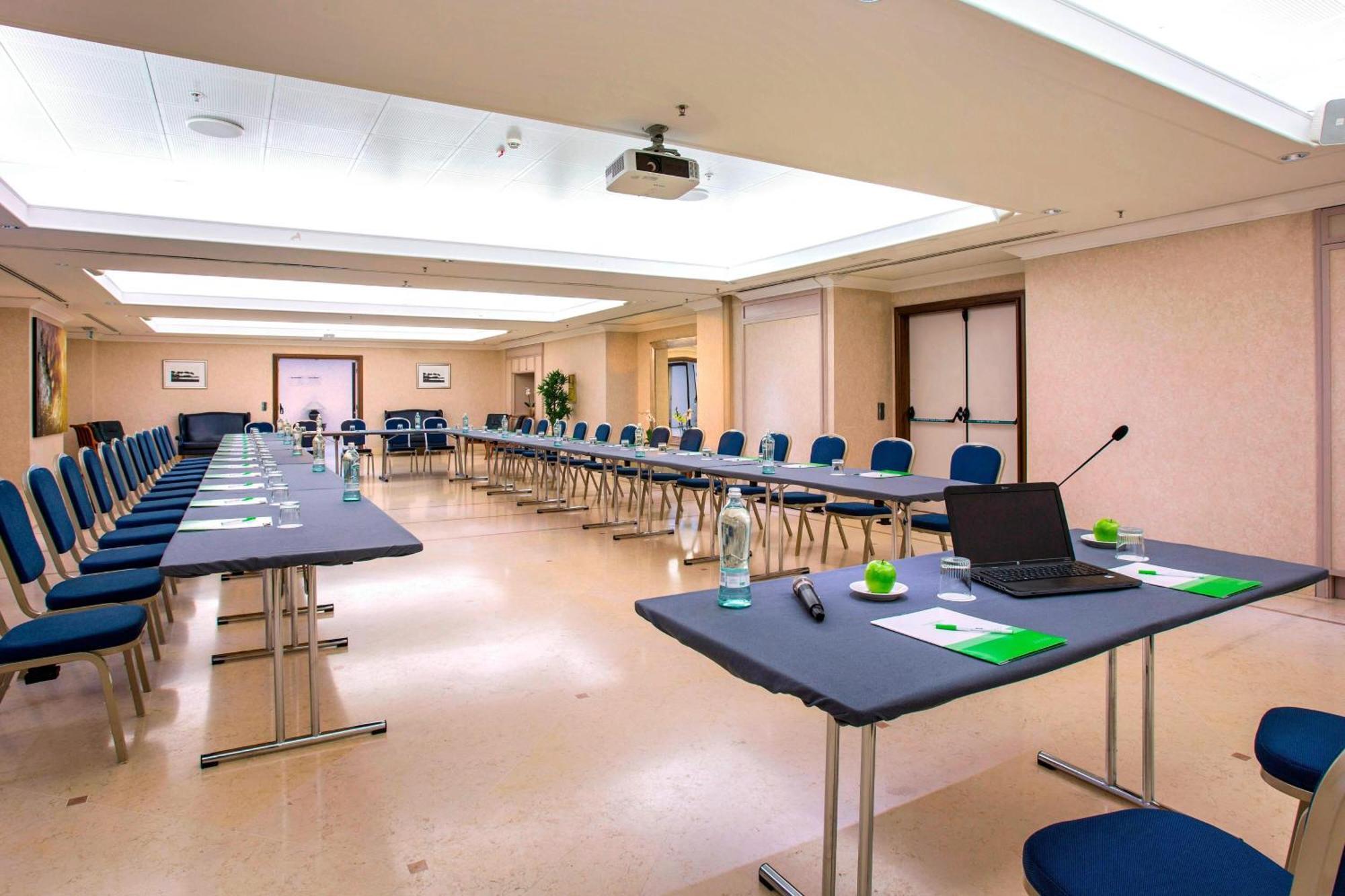 Courtyard By Marriott Rome Central Park Exteriör bild